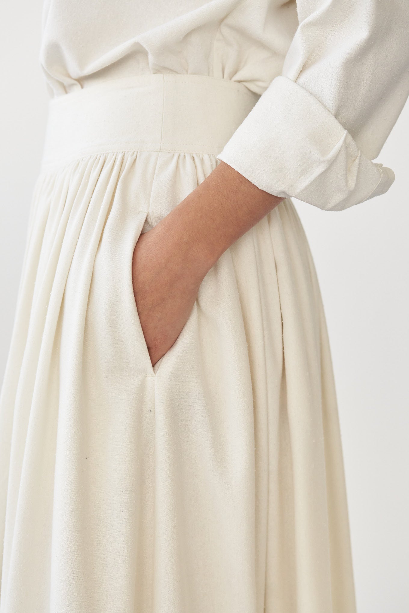 ISEA SKIRT - OFF WHITE